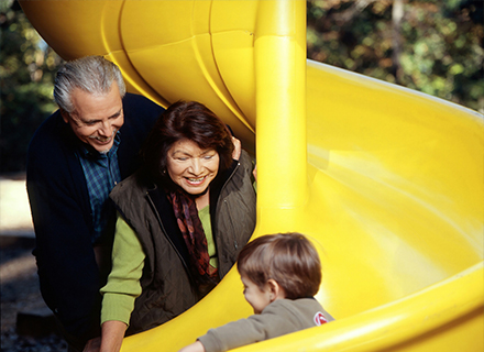 How can a children‘s play area franchise quickly recoup its investment?